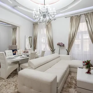 Opera Balkony Luxury With Free Parking דירה