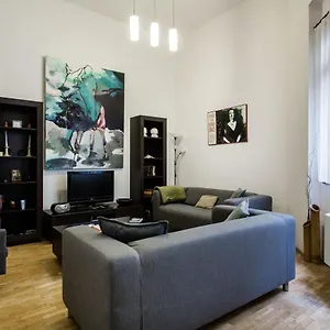 Family By Heroes' Square Apartment